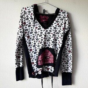 Not Of This World Vintage y2k 2000s Lips Kiss Hoodie Women's L